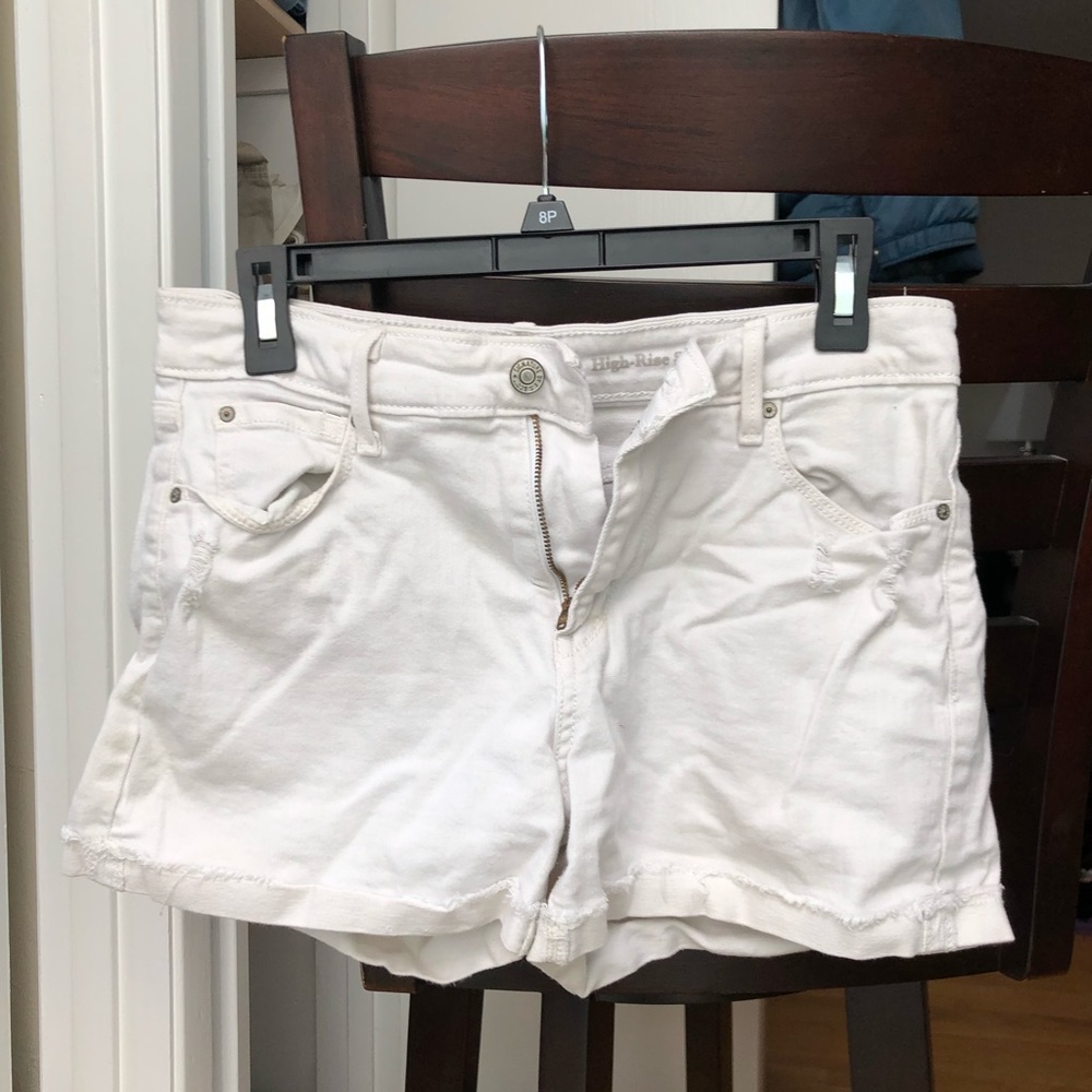 White Levi’s high-rise jean shorts